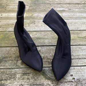 Forever 21 Sz 10 Black ankle slip on sock boot